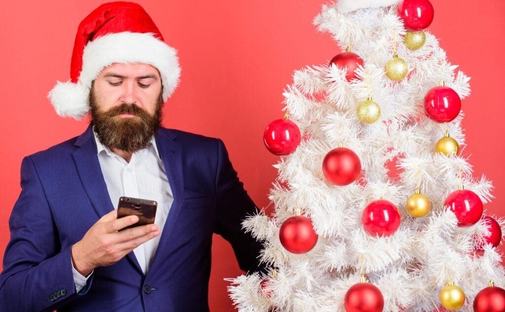 Sci, viaggi e cenoni: come salvare i tuoi dispositivi dai danni delle feste natalizie